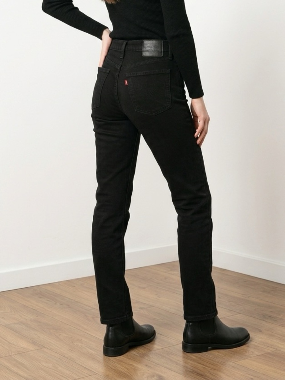 Levi’s Wedgie Straight High Rise Black Jeans Size 25 Vintage Inspired Denim